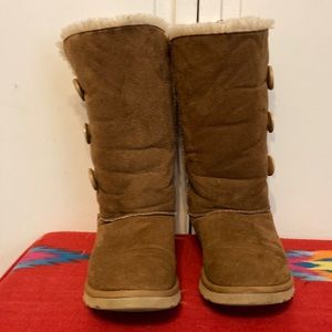 UGG Tall 3 Buttons Size 7